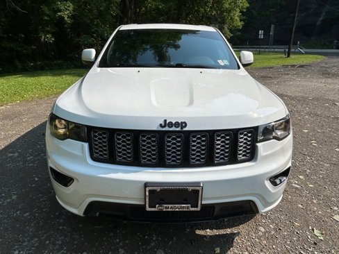 Used 2021 Jeep Grand Cherokee Laredo X image 9