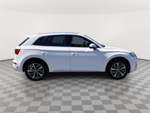 Used 2022 Audi Q5 2.0T Premium w/ Convenience Package image 2