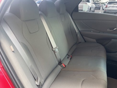Certified 2025 Hyundai Elantra SE image 18