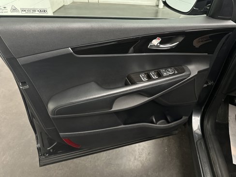 Used 2020 Kia Sorento LX image 17