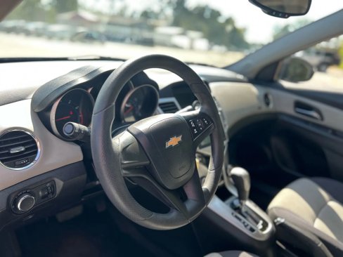 Used 2015 Chevrolet Cruze LS image 12