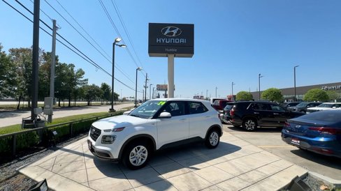 Certified 2024 Hyundai Venue SE image 6