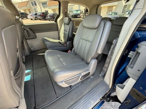 Used 2010 Dodge Grand Caravan SXT image 12