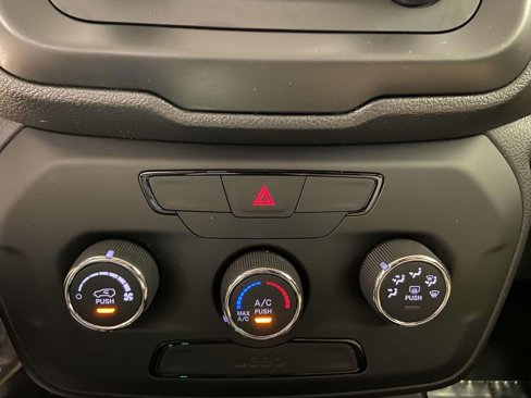 Used 2018 Jeep Renegade Sport w/ Power & Air Group image 16