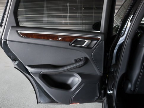 Certified 2023 Porsche Macan image 25