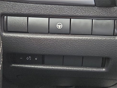 Used 2022 Nissan Rogue SV image 27
