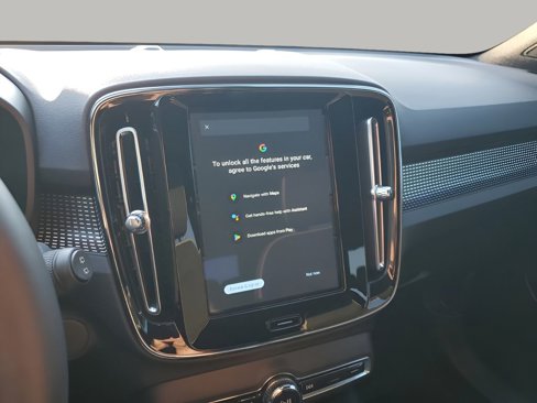 Used 2022 Volvo XC40 P8 Recharge Plus image 34