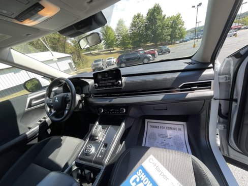 Used 2022 Mitsubishi Outlander ES image 11