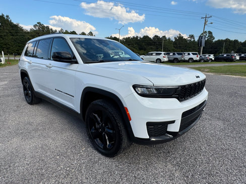 Used 2021 Jeep Grand Cherokee L Laredo image 3
