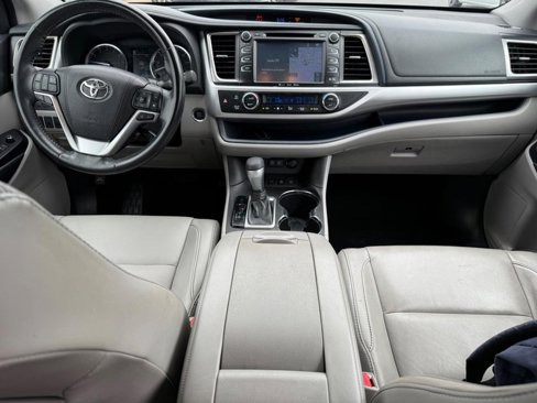 Used 2018 Toyota Highlander XLE image 13
