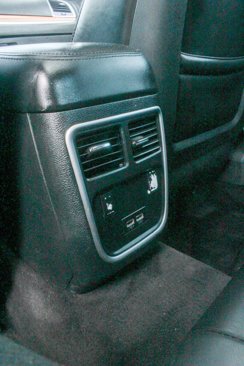 Used 2017 Chrysler 300 C Platinum image 21