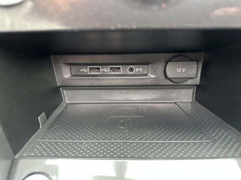 Used 2020 Volkswagen Tiguan SE w/ Panoramic Sunroof Package image 18