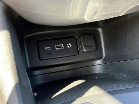 Used 2023 Chevrolet Equinox LT image 31