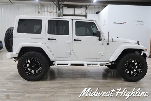 Used 2017 Jeep Wrangler Unlimited Sahara w/ Connectivity Group image 9