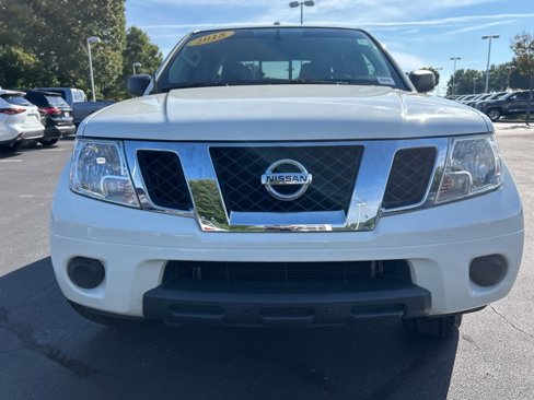Used 2018 Nissan Frontier SV image 2