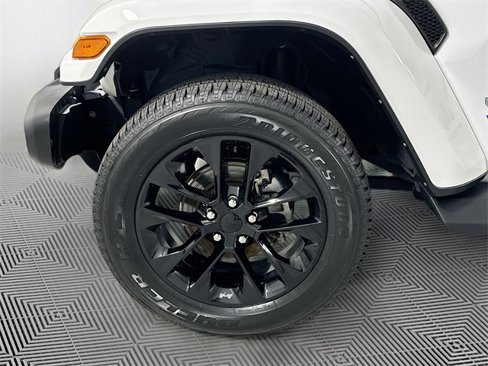 Certified 2021 Jeep Wrangler Unlimited Sahara w/ Cold Weather Group image 28