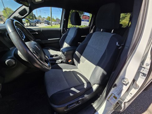 Used 2021 Toyota Tacoma TRD Off-Road image 10