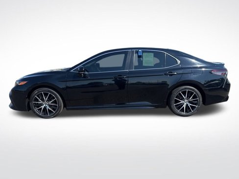 Used 2022 Toyota Camry SE image 4