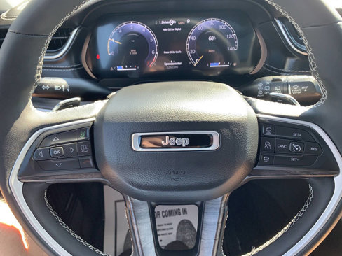 Used 2023 Jeep Grand Cherokee L Limited w/ Black Appearance Package image 20