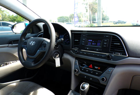 Used 2017 Hyundai Elantra SE image 16