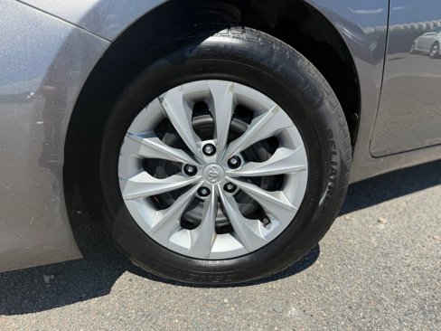 Used 2016 Toyota Camry LE image 12