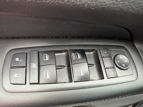 Used 2019 Jeep Grand Cherokee Altitude image 24