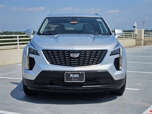 Used 2019 Cadillac XT4 Luxury w/ Cold Weather Package image 2