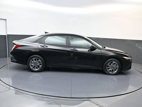 Certified 2024 Hyundai Elantra SEL image 3