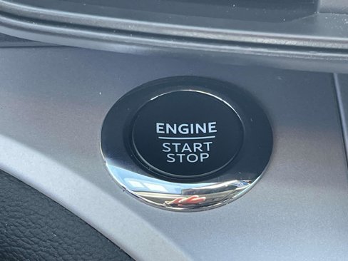 Used 2023 Ford Explorer XLT image 12