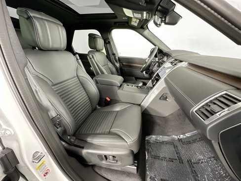 Certified 2025 Land Rover Discovery Dynamic SE image 26
