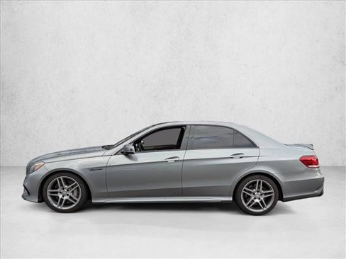 Used 2014 Mercedes-Benz E 550 4MATIC Sedan image 5