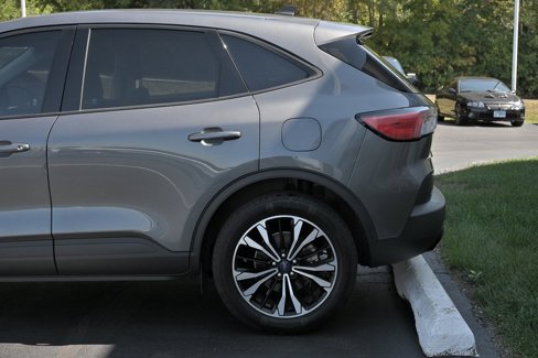 Used 2021 Ford Escape SE w/ SE Sport Appearance Package image 5