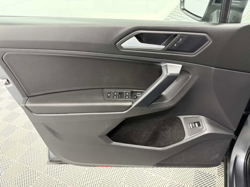 Used 2021 Volkswagen Tiguan SEL image 10
