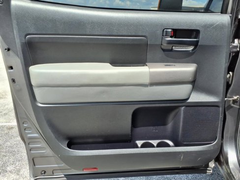 Used 2013 Toyota Tundra 4x4 CrewMax image 19