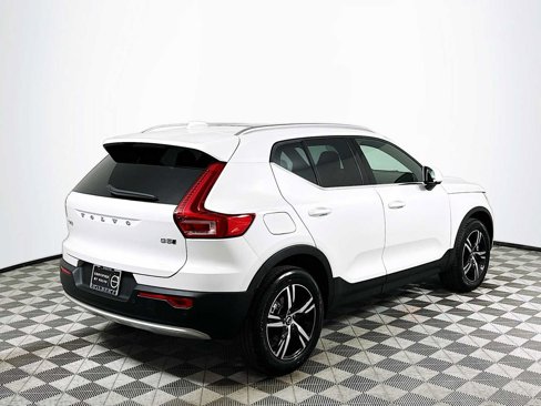 Certified 2025 Volvo XC40 B5 Core image 7