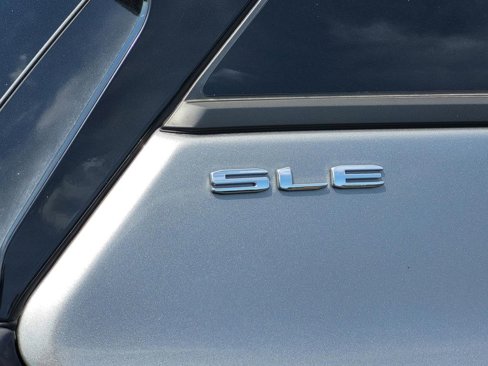 Used 2024 GMC Terrain SLE w/ Driver Convenience Package image 10