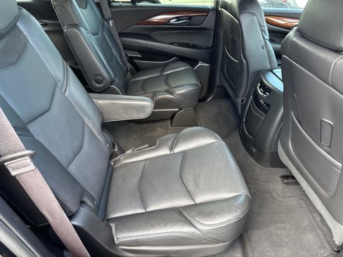 Used 2015 Cadillac Escalade Premium image 16