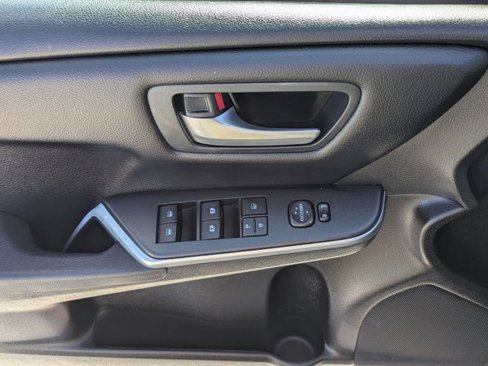 Used 2017 Toyota Camry LE image 18