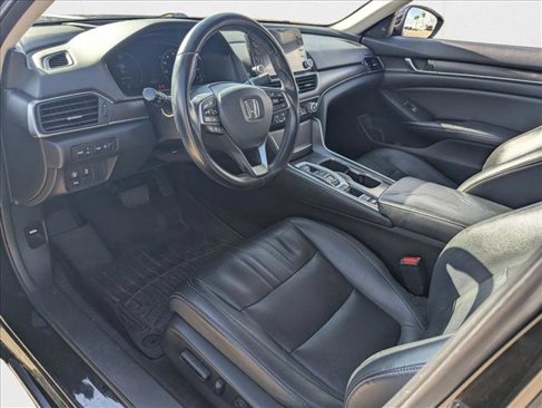 Used 2018 Honda Accord Touring image 9
