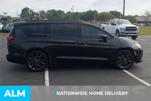 Used 2018 Chrysler Pacifica Touring-L w/ Premium Audio Group image 5