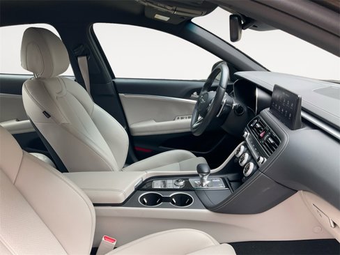 Used 2023 Genesis G70 2.0T image 15