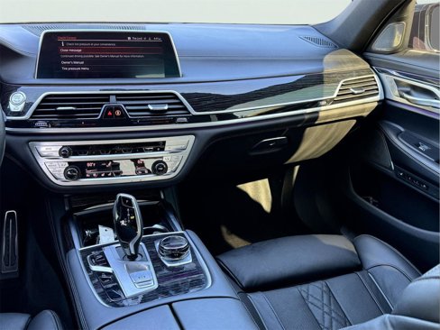 Used 2022 BMW 750i xDrive w/ Executive Package image 29