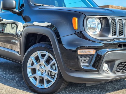 Used 2022 Jeep Renegade Latitude w/ Convenience Group image 3