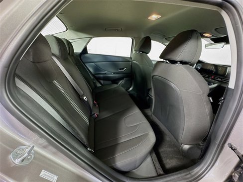Used 2023 Hyundai Elantra SEL w/ Convenience Package image 9