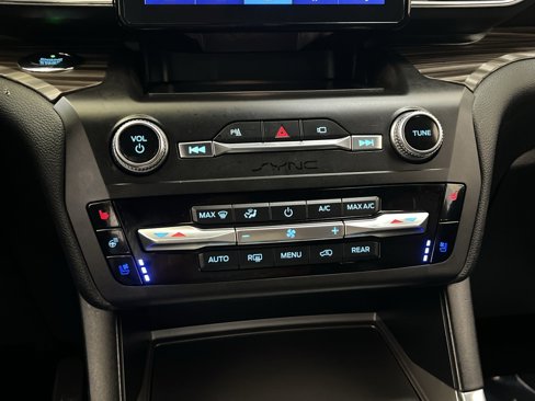 Used 2020 Ford Explorer Limited w/ Class III Trailer Tow Package image 19