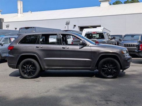 Used 2019 Jeep Grand Cherokee Altitude image 2