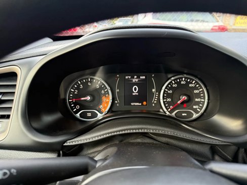 Used 2015 Jeep Renegade Sport w/ Power & Air Group image 40