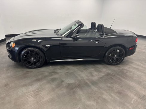 Used 2017 FIAT 124 Spider Classica image 3