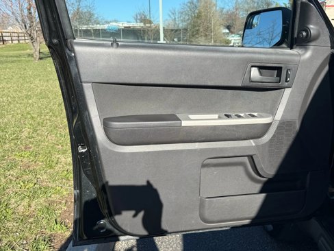 Used 2011 Ford Escape XLT image 12