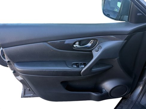 Used 2017 Nissan Rogue S image 17